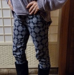 Ann Taylor print ankle length skinny size 0 fits like a size 4